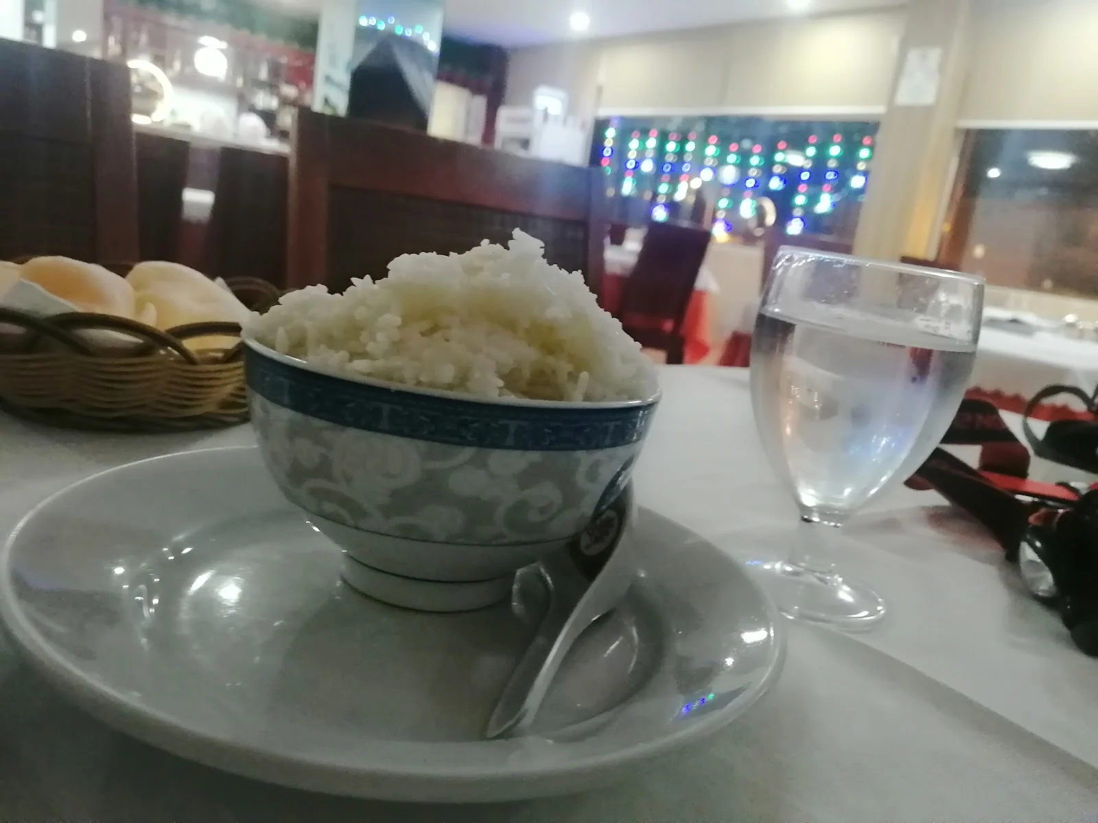 Cuenco de arroz blanco