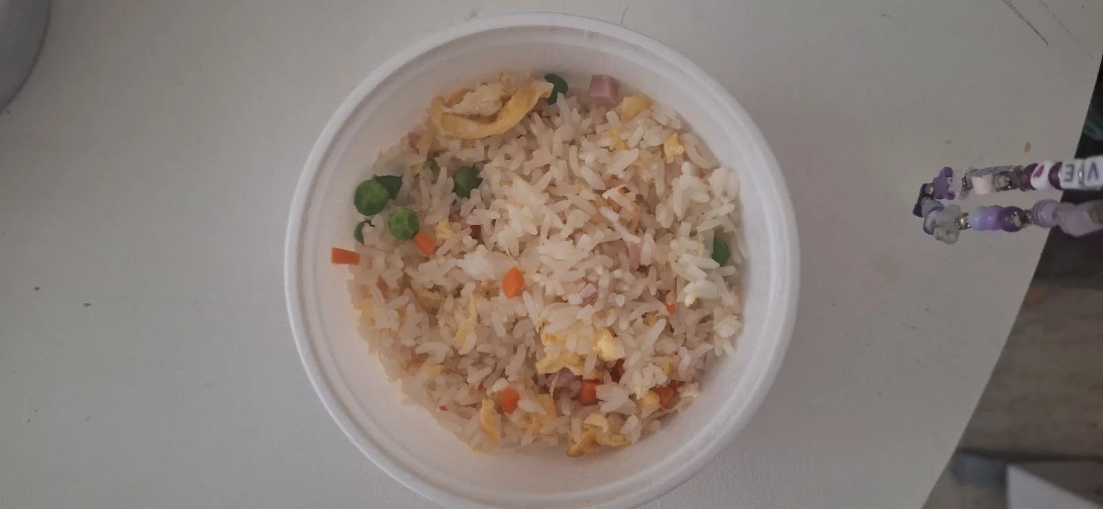 Tallarines fritos con tres delicias
