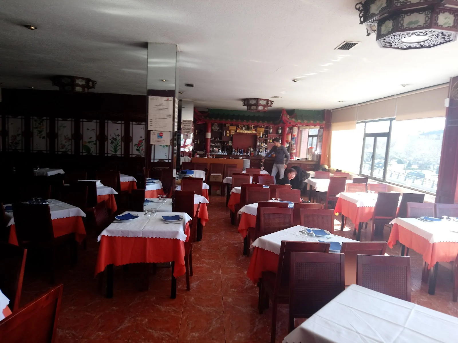 El comedor de El Sol, con los manteles rojos